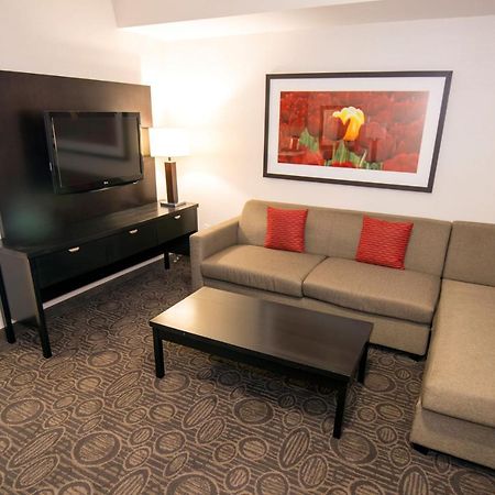 Holiday Inn Hotel&Suites Red Deer, an IHG Hotel Buitenkant foto