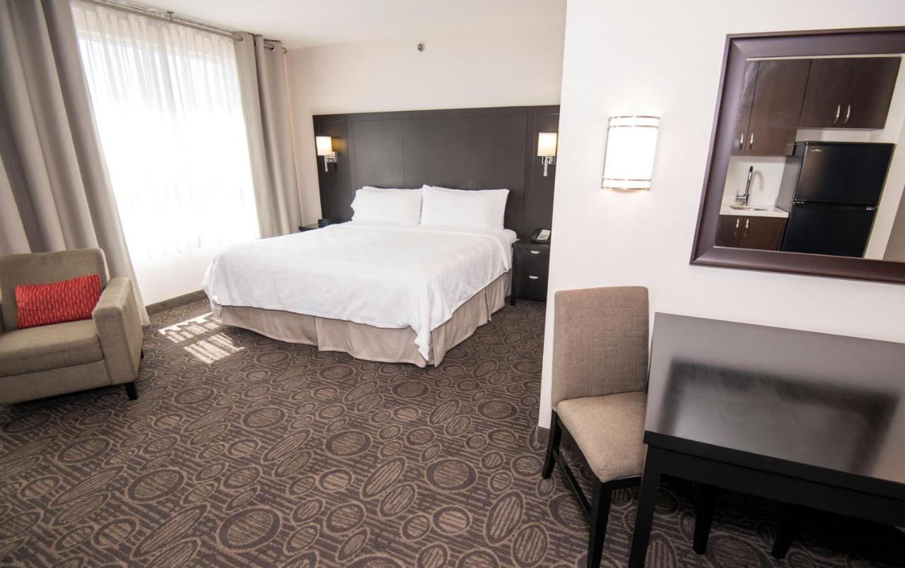 Holiday Inn Hotel&Suites Red Deer, an IHG Hotel Buitenkant foto