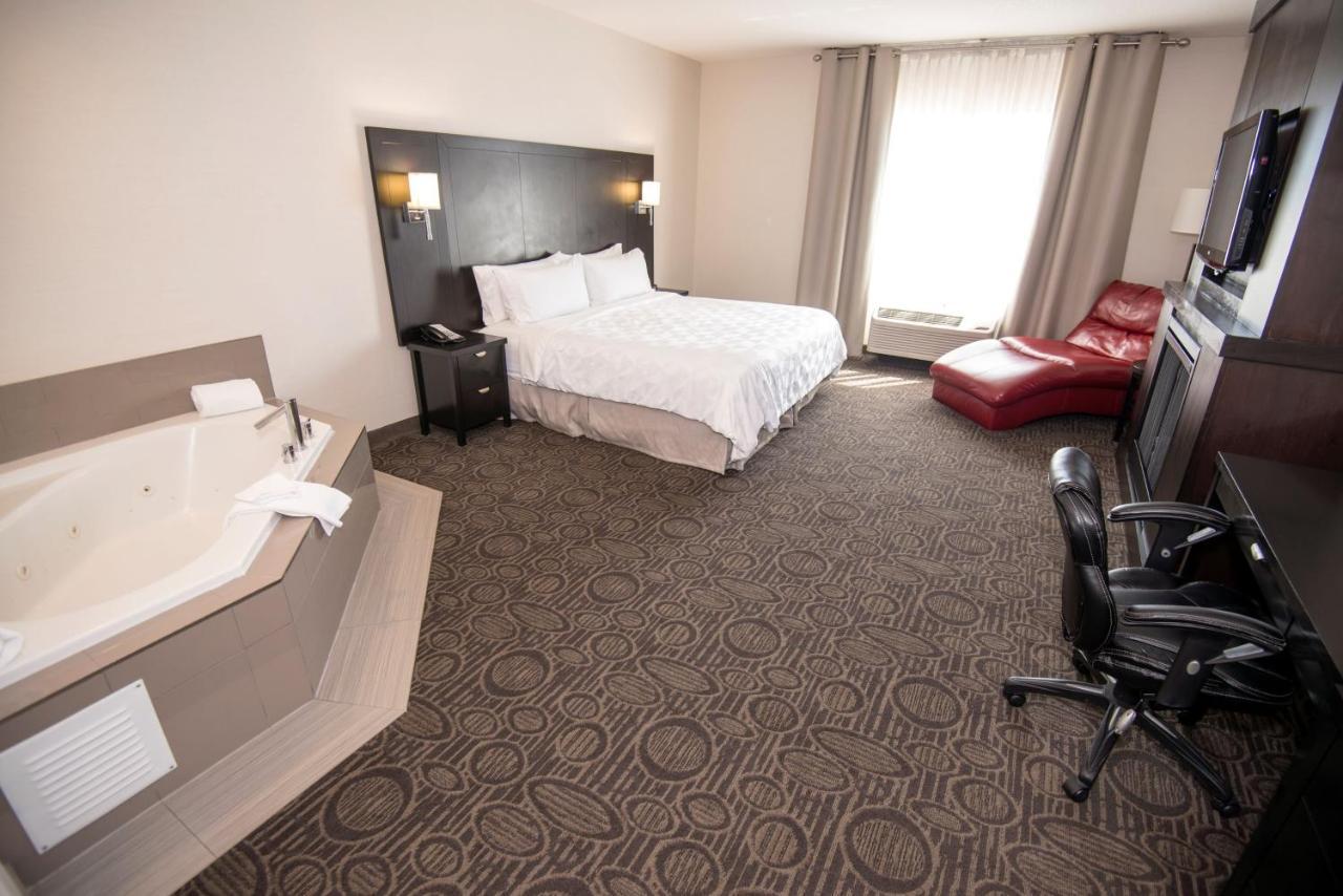 Holiday Inn Hotel&Suites Red Deer, an IHG Hotel Buitenkant foto