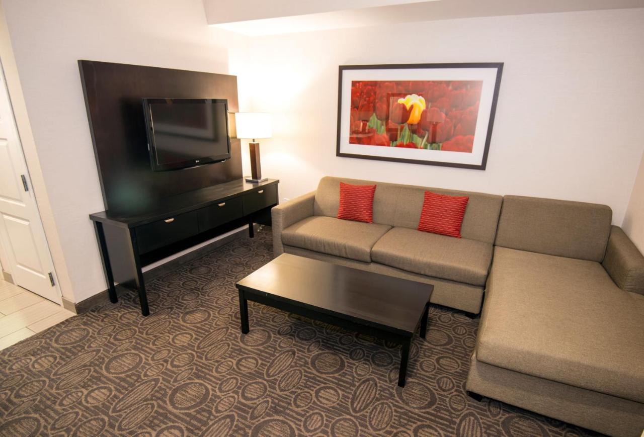 Holiday Inn Hotel&Suites Red Deer, an IHG Hotel Buitenkant foto