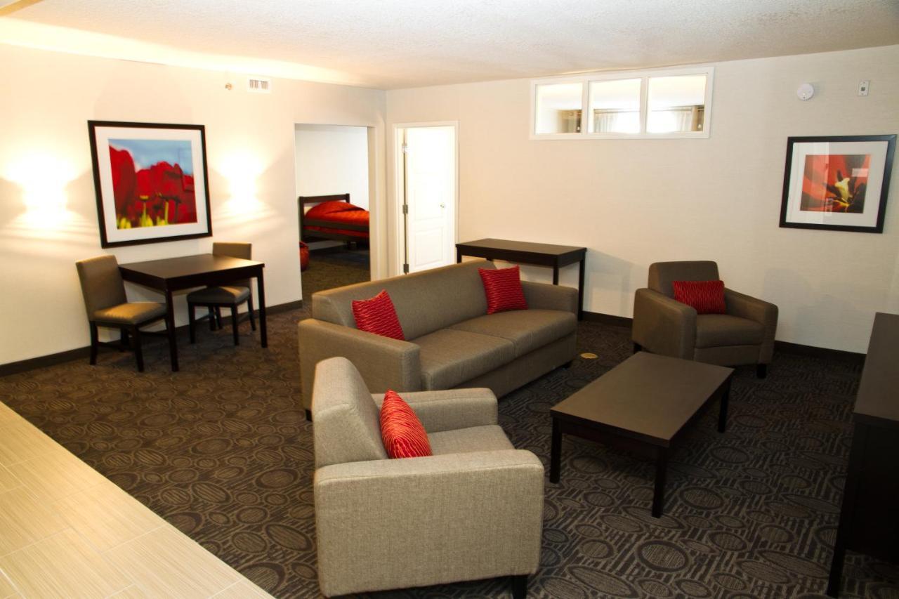 Holiday Inn Hotel&Suites Red Deer, an IHG Hotel Buitenkant foto